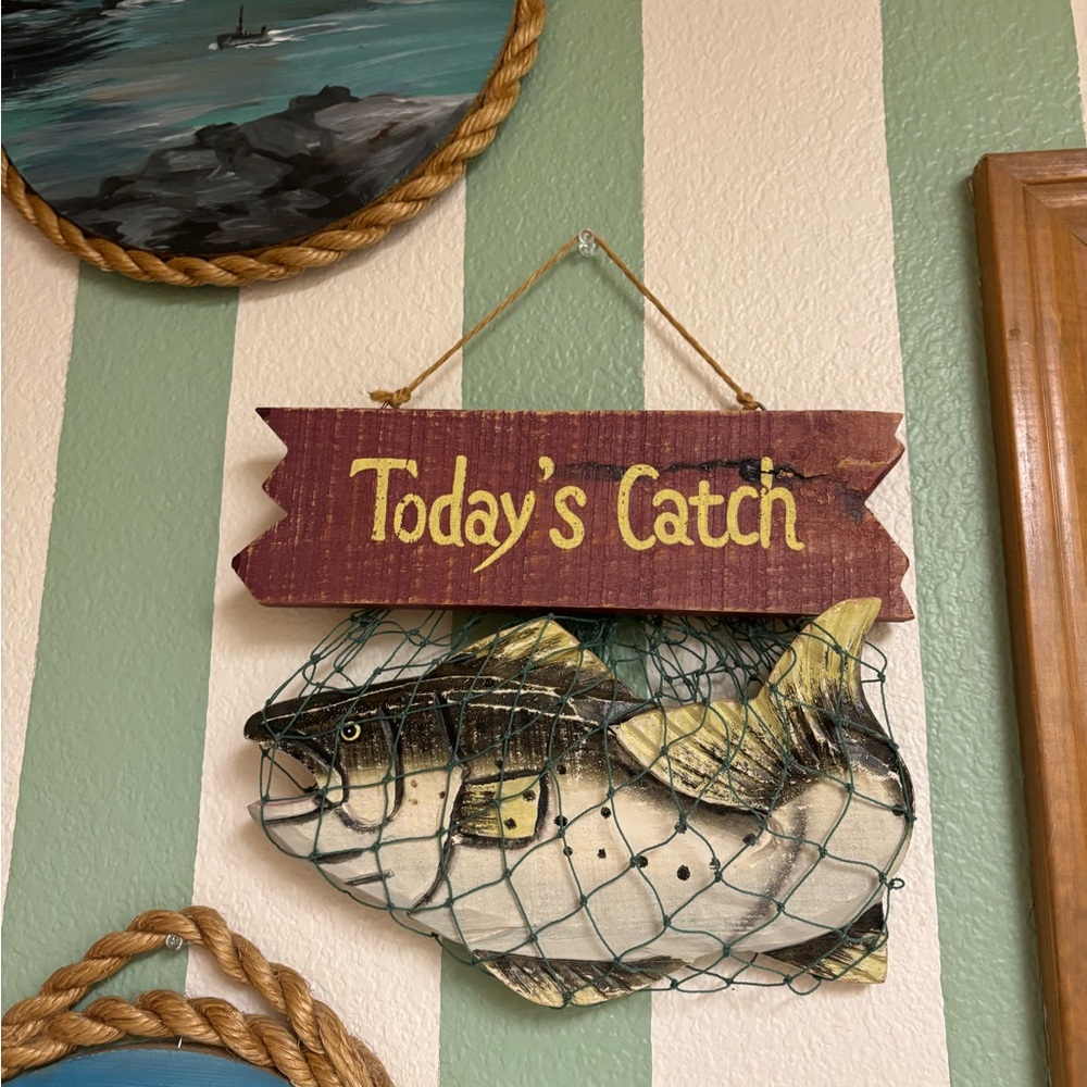 Today’s Catch Nautical Rustic Fish Caught in a Net Wall Decor
